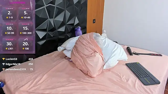 Snapshot of Wendy_Marchall chatting on 02-12-25, 01:09 Wendy Marchall online show from 02-12-25, 01:09