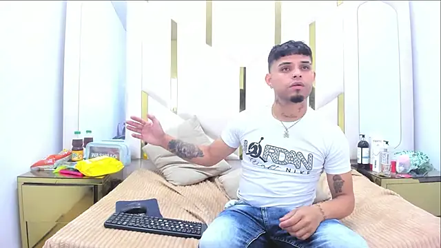 MelissaAndZeuss online show from 10-12-25, 06:12