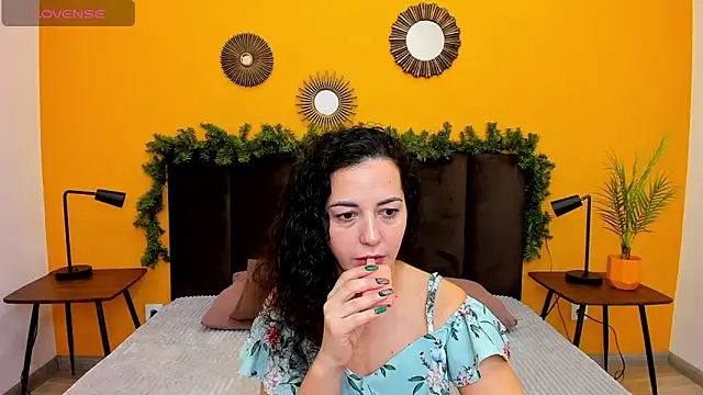 Snapshot of Linda_Insatiable chatting on 01-11-25, 01:37 Linda Insatiable online show from 01-11-25, 01:37