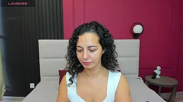 Snapshot of Linda_Insatiable chatting on 09-26-25, 01:20 Linda Insatiable online show from 09-26-25, 01:20