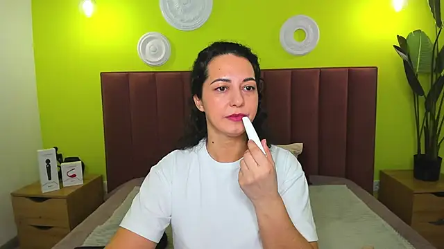 Snapshot of Linda_Insatiable chatting on 03-15-26, 01:33 Linda Insatiable online show from 03-15-26, 01:33