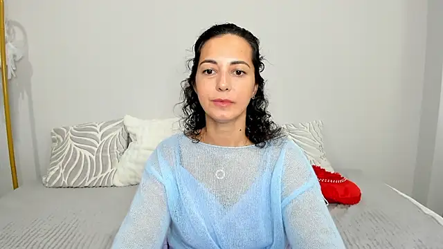 Snapshot of Linda_Insatiable chatting on 06-19-26, 01:32 Linda Insatiable online show from 06-19-26, 01:32