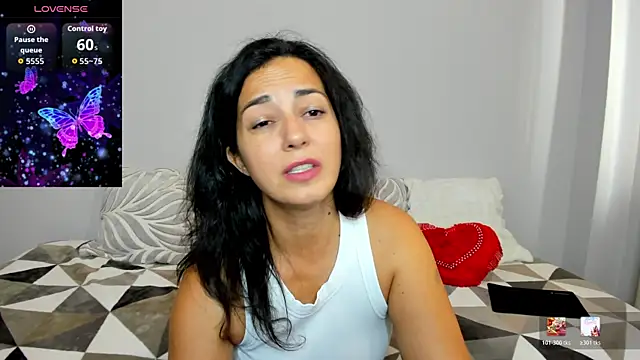 Snapshot of Linda_Insatiable chatting on 07-25-26, 01:15 Linda Insatiable online show from 07-25-26, 01:15