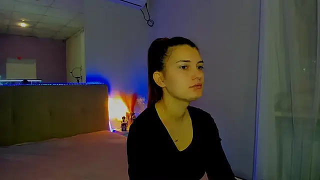 Laura Leee online show from 11-12-25, 06:25