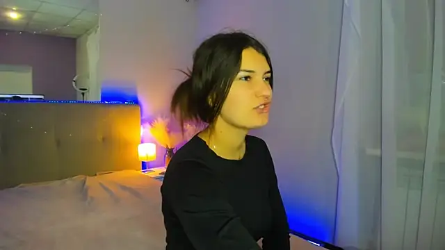 Laura Leee online show from 11-20-25, 05:51