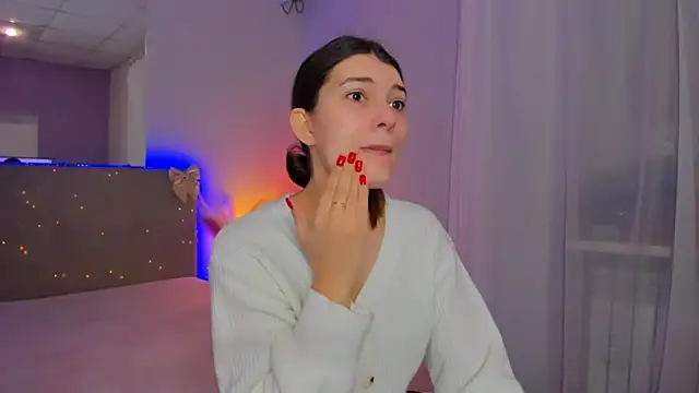 Laura Leee online show from 03-17-26, 05:55