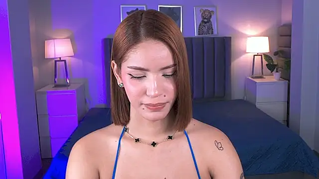 Snapshot of Madie__collins chatting on 05-19-26, 12:22 Madie collins online show from 05-19-26, 12:22
