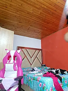 Shermie24 online show from 10-22-25, 04:35