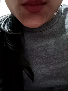 Snapshot of Riyu_05 chatting on 12-21-24, 10:39 Riyu 05 online show from 12-21-24, 10:39