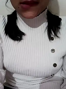 Snapshot of Riyu_05 chatting on 01-21-25, 06:22 Riyu 05 online show from 01-21-25, 06:22