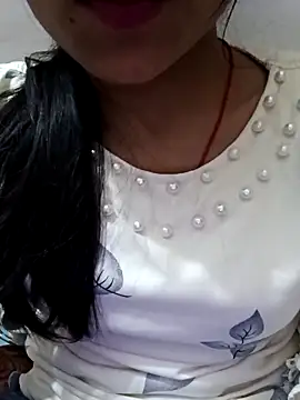 Snapshot of Riyu_05 chatting on 03-04-25, 10:35 Riyu 05 online show from 03-04-25, 10:35