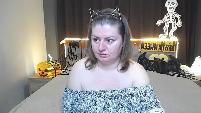 ZannaDreil online show from 10-20-25, 06:08