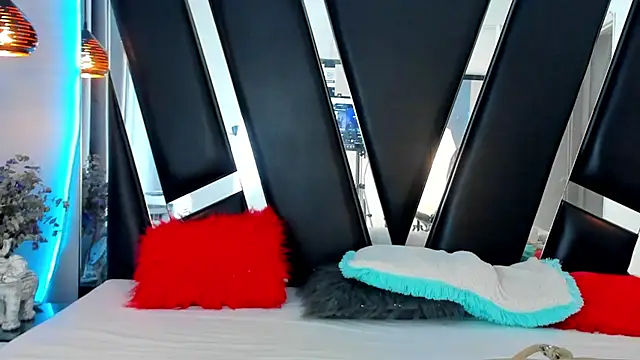 melody suarez online show from 12-31-24, 07:40