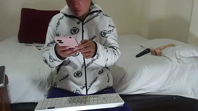 Snapshot of michel_ex33 chatting on 03-20-25, 12:30 michel ex33 online show from 03-20-25, 12:30