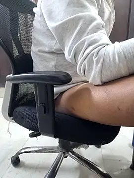 Snapshot of divyansh_hyderabadi chatting on 12-15-25, 05:06 divyansh hyderabadi online show from 12-15-25, 05:06