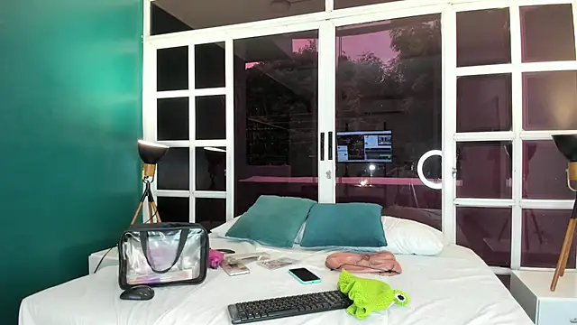 MelaniieRoux online show from 11-08-25, 11:43