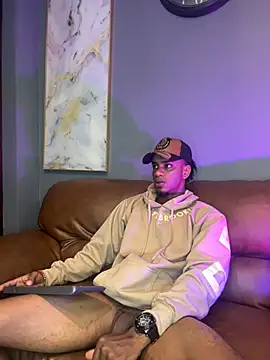 AaronCruz  online show from 02-01-25, 07:23