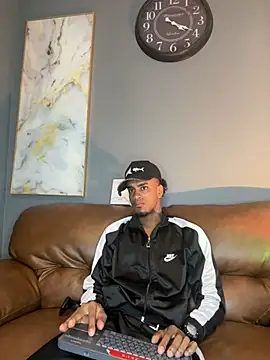 AaronCruz  online show from 02-06-25, 07:18