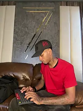 AaronCruz  online show from 03-19-25, 07:27