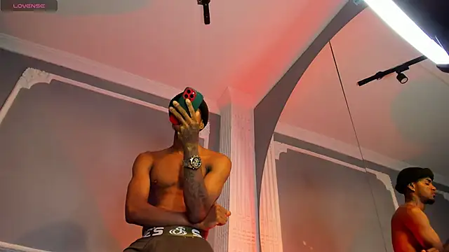 AaronCruz  online show from 09-10-25, 01:22