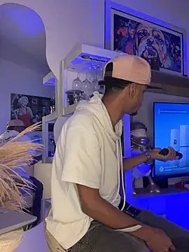 AaronCruz  online show from 10-10-25, 06:01