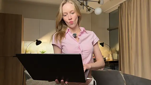 PollyAgata online show from 06-30-26, 07:48