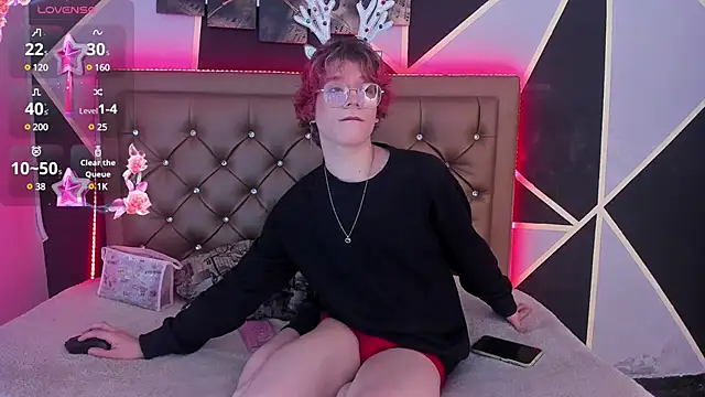 Snapshot of Max_lover1 chatting on 12-23-24, 02:50 Max lover1 online show from 12-23-24, 02:50