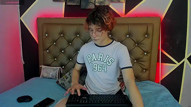 Snapshot of Max_lover1 chatting on 01-14-25, 02:53 Max lover1 online show from 01-14-25, 02:53