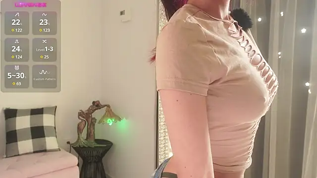 Snapshot of Mysticxkitty chatting on 01-08-25, 04:54 Mysticxkitty online show from 01-08-25, 04:54