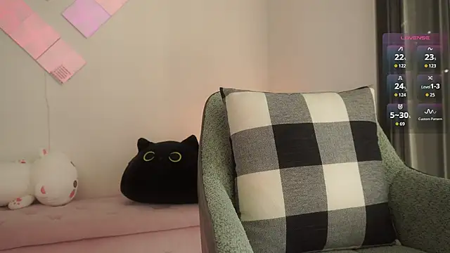 Snapshot of Mysticxkitty chatting on 10-14-25, 04:19 Mysticxkitty online show from 10-14-25, 04:19