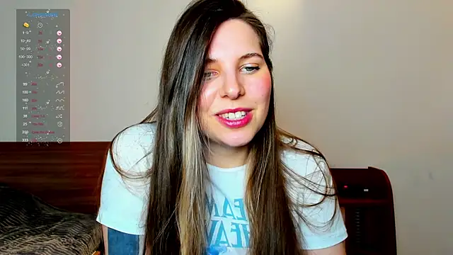 Snapshot of Annie_aww chatting on 01-04-25, 10:34 Annie aww online show from 01-04-25, 10:34