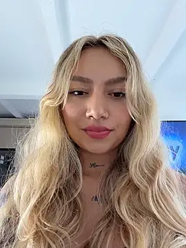 amanda-medrano1 online show from 07-03-26, 04:57