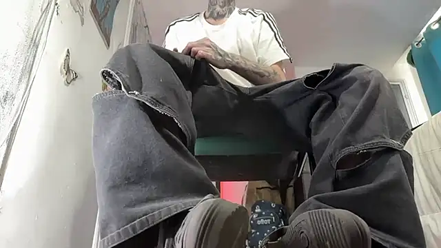 Snapshot of Saturno_v chatting on 01-10-25, 10:28 Saturno v online show from 01-10-25, 10:28