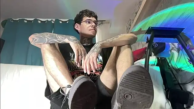 Snapshot of Saturno_v chatting on 01-14-25, 10:12 Saturno v online show from 01-14-25, 10:12