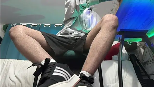 Snapshot of Saturno_v chatting on 01-17-25, 12:53 Saturno v online show from 01-17-25, 12:53