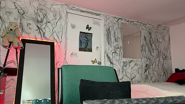 Snapshot of Saturno_v chatting on 01-28-25, 12:11 Saturno v online show from 01-28-25, 12:11