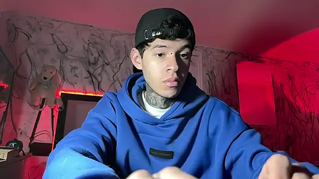 Snapshot of Saturno_v chatting on 01-29-25, 12:12 Saturno v online show from 01-29-25, 12:12