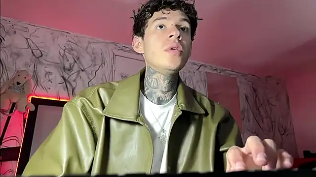 Snapshot of Saturno_v chatting on 01-31-25, 02:28 Saturno v online show from 01-31-25, 02:28