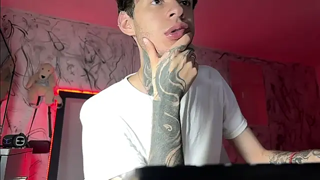 Snapshot of Saturno_v chatting on 02-03-25, 10:00 Saturno v online show from 02-03-25, 10:00