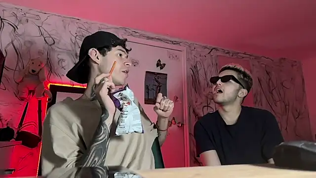 Snapshot of Saturno_v chatting on 02-06-25, 07:13 Saturno v online show from 02-06-25, 07:13