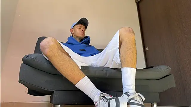 Snapshot of Saturno_v chatting on 03-03-25, 07:49 Saturno v online show from 03-03-25, 07:49