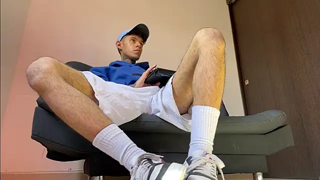 Snapshot of Saturno_v chatting on 03-05-25, 12:11 Saturno v online show from 03-05-25, 12:11