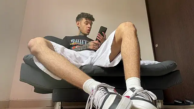 Snapshot of Saturno_v chatting on 03-10-25, 06:12 Saturno v online show from 03-10-25, 06:12