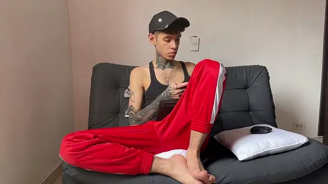 Snapshot of Saturno_v chatting on 03-13-25, 10:26 Saturno v online show from 03-13-25, 10:26