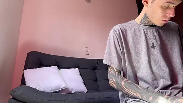 Snapshot of Saturno_v chatting on 03-13-25, 07:06 Saturno v online show from 03-13-25, 07:06