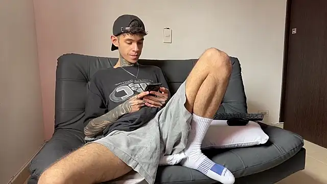 Snapshot of Saturno_v chatting on 03-14-25, 09:21 Saturno v online show from 03-14-25, 09:21