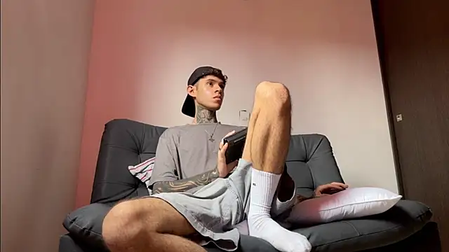 Snapshot of Saturno_v chatting on 03-15-25, 02:12 Saturno v online show from 03-15-25, 02:12