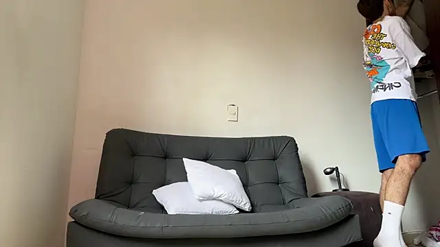 Snapshot of Saturno_v chatting on 03-20-25, 05:15 Saturno v online show from 03-20-25, 05:15