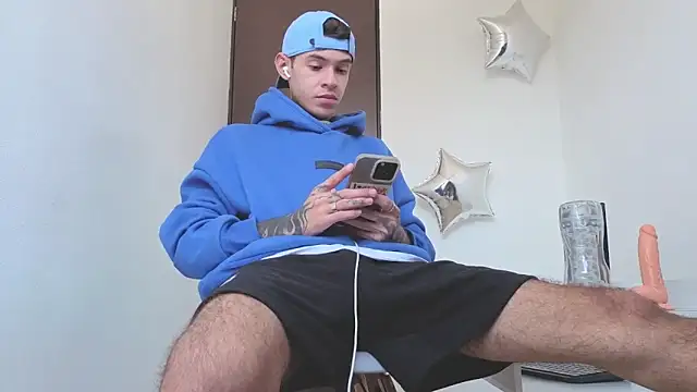 Snapshot of Saturno_v chatting on 09-12-25, 09:42 Saturno v online show from 09-12-25, 09:42