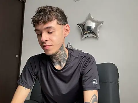 Snapshot of Saturno_v chatting on 09-15-25, 08:42 Saturno v online show from 09-15-25, 08:42